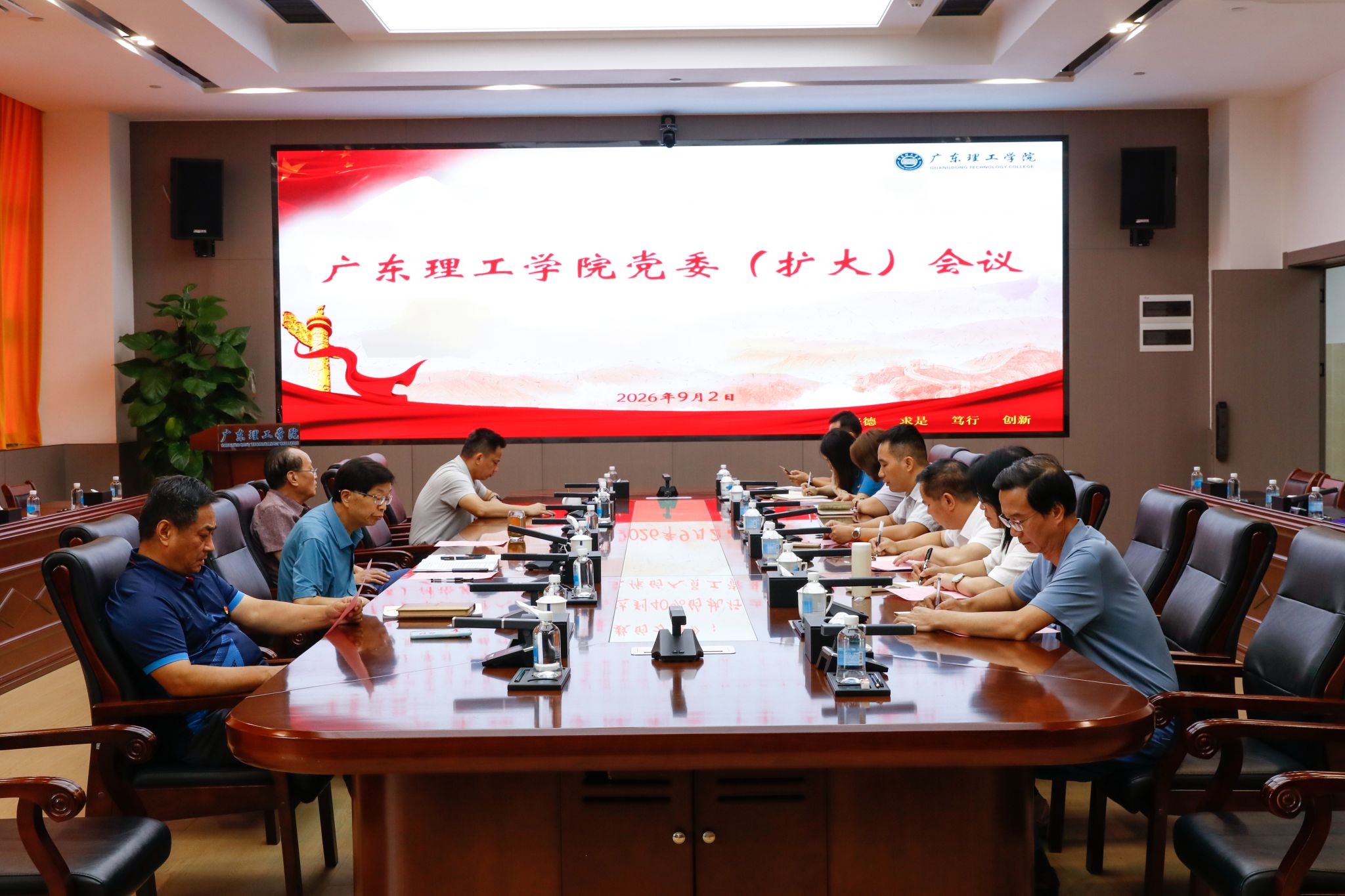 巩固拓展学习教育成果 筑牢民办高校党建根基——我校召开党委（扩大）会议